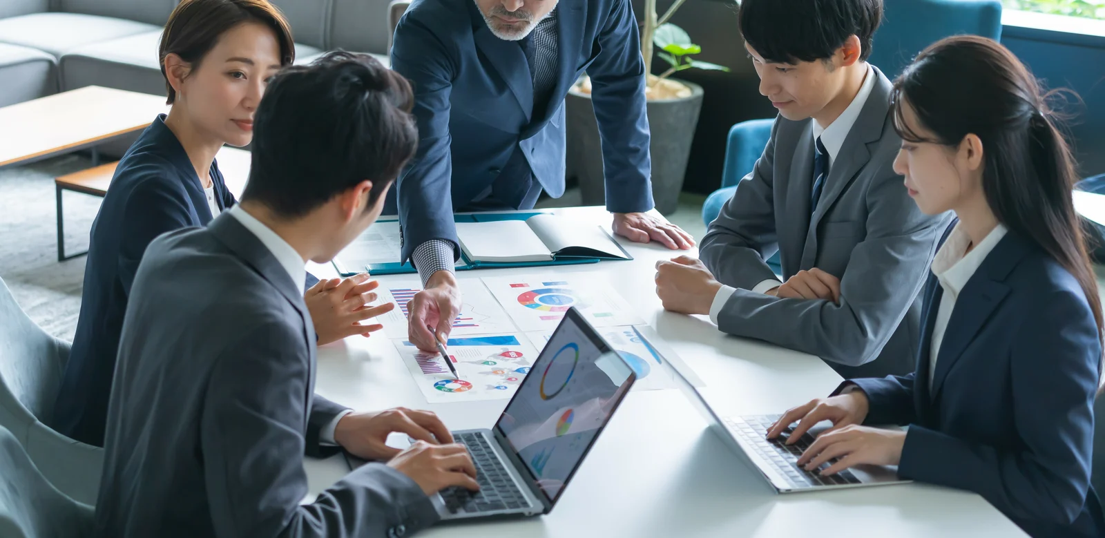 相談から公開まで伴走する制作の現場